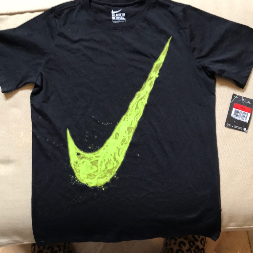 Youth size Nike T-Shirt.🤾🏽‍♂️ NWT